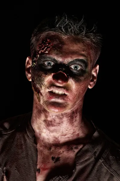 De boze zombie is monster in browm shirt — Stockfoto