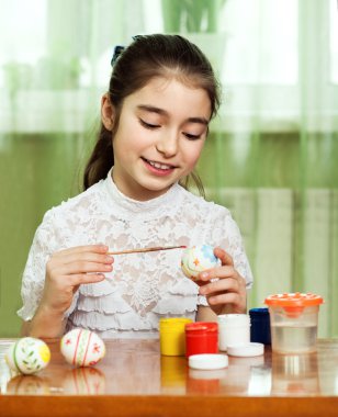 Paskalya yumurtaları renkli güzel kız