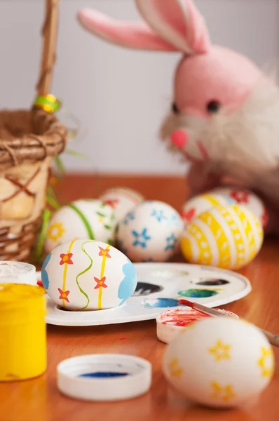 Húsvéti tojás folyamatban van a rajz — Stock Fotó