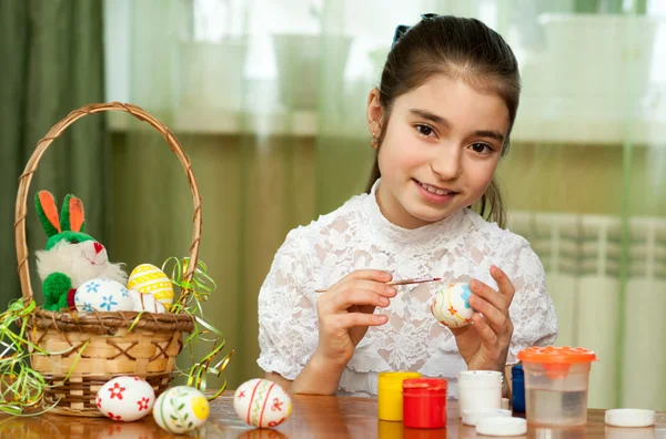 Beautiful girl colored Easter eggs — Stock Photo, Image