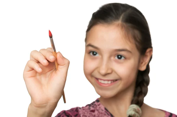 Menina bonito desenha uma escova no espaço — Fotografia de Stock