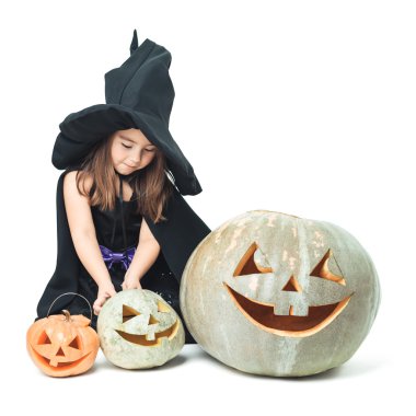 küçük cadı Pumpkins ile oynama