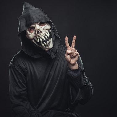 iskelet gösteren iki parmak