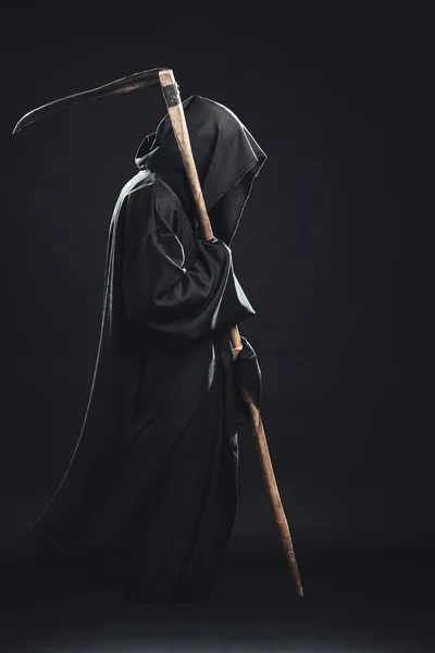 Death with scythe standing in the dark — Stock Photo, Image