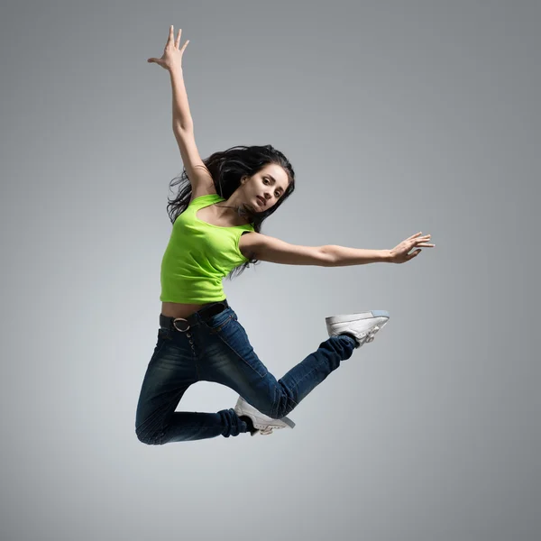 Beautiful caucasian woman dancer jumping — Stock Photo, Image