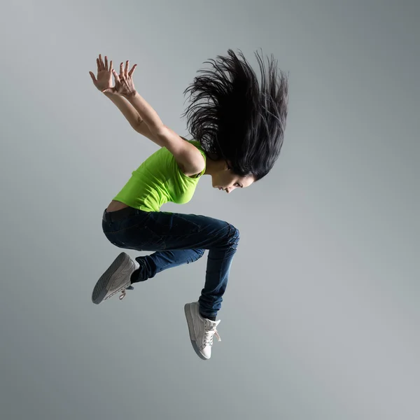 Beautiful caucasian woman dancer jumping — Stock Photo, Image