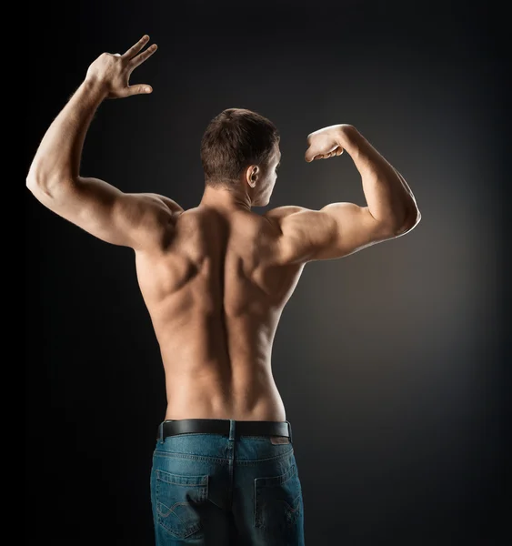 Bodybuilder showing muscles in the arms — Stock Photo, Image