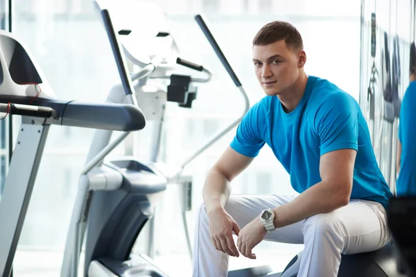 Man resting sitting on the bench — Stock Photo, Image