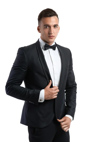 Hombre de negocios en un traje endereza su chaqueta — Foto de Stock