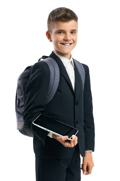Menino de terno preto segurando um computador tablet — Fotografia de Stock