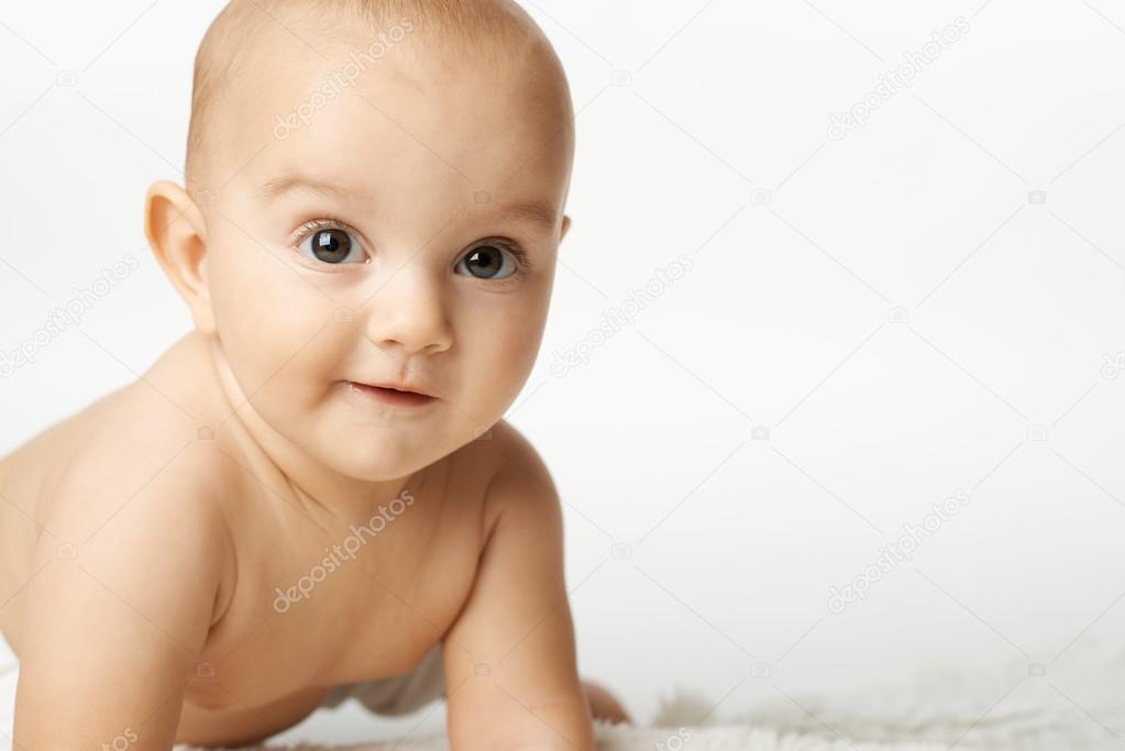 Bebe Assis Sur Un Fond Blanc Image Libre De Droit Par Artranq C
