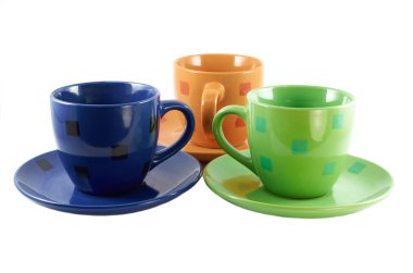 CUPS.Colorful seramik bardak çay beyaz zemin üzerine izole bir daire için