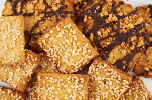 Cookies.A handful of cookies with peanuts and sesame seeds — Stock Photo, Image