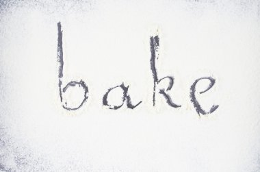 fırın tepsisinin üzerine serpilir un tarafından el ile yapılan flour.inscription