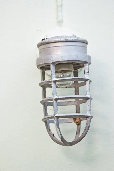 Nástěnná lampa na cihlovou zeď pozadí — Stock fotografie