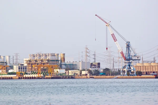 Turbina de gas central eléctrica con transmissio de alta tensión —  Fotos de Stock