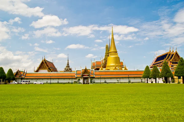 Guld pagode på Temple af Emerald Thailand Buddha - Stock-foto