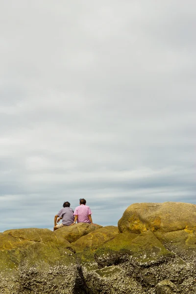 Two older man sitting on the stone and looking at sky ,bangsean — Stock Photo, Image