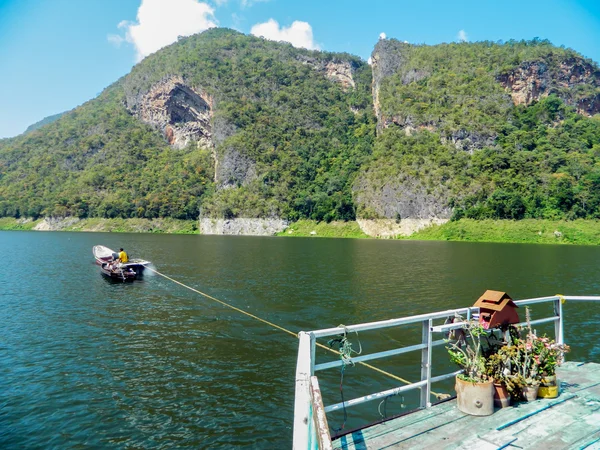 Bella vista sul fiume di montagna in Lampoon Thailandia — Foto Stock