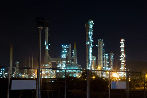 Chalburi Tayland 'da güç jeneratörü olan petrol rafinerisi. — Stok fotoğraf