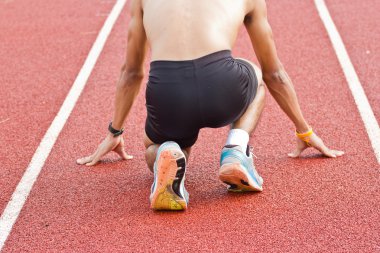 erkek atlet tüm yarış başlamadan önce ayarla.