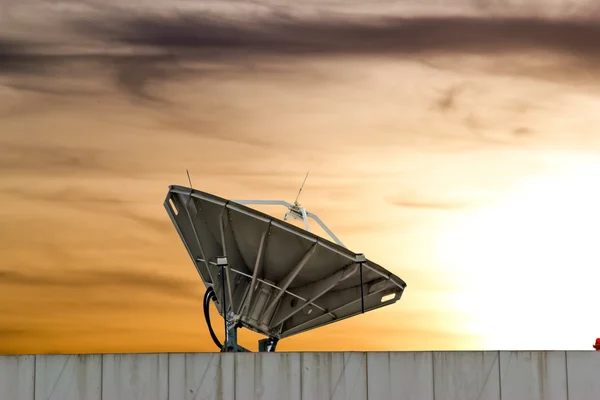 Antena satelitarna w pobliżu chonburi, Tajlandia — Zdjęcie stockowe