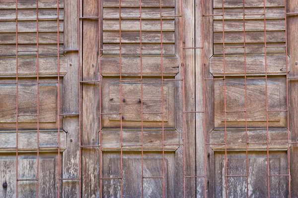 Vecchie finestre in una casa rurale abbandonata — Foto Stock