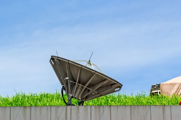 Antena satelitarna w pobliżu chonburi, Tajlandia — Zdjęcie stockowe