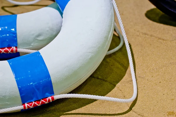 Lifebuoy lying on the sand on the beach — Stock Photo, Image