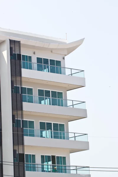 Appartement gebouw - een modern gebouw — Stockfoto