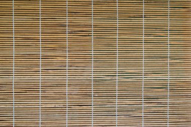 Bambu perde üstünde pencere eşiği
