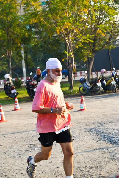 Chonburi, Tayland - desember 16: tanımlanamayan runner o yarışıyor — Stok fotoğraf