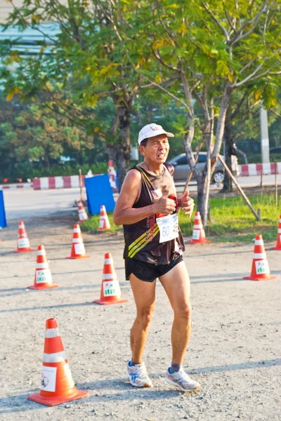 CHONBURI, THAILAND - DESEMBRIE 16: Alergătorul neidentificat concurează — Fotografie, imagine de stoc