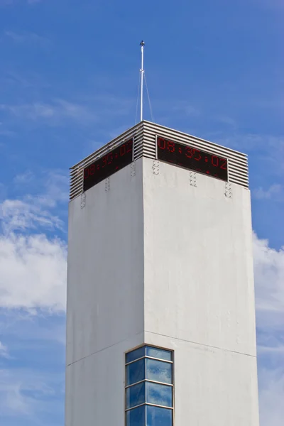 Cimento em forma de tanque de água triangular — Fotografia de Stock