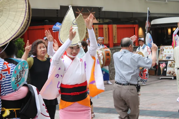 東京、日本-6 月 2: 池袋のふくろ祭り。コンテ — ストック写真