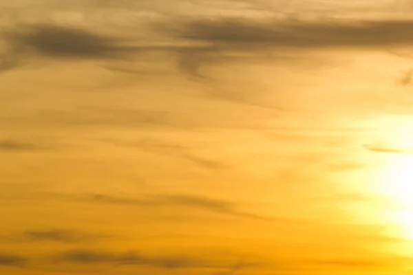 Zonsondergang heldere hemelachtergrond — Stockfoto