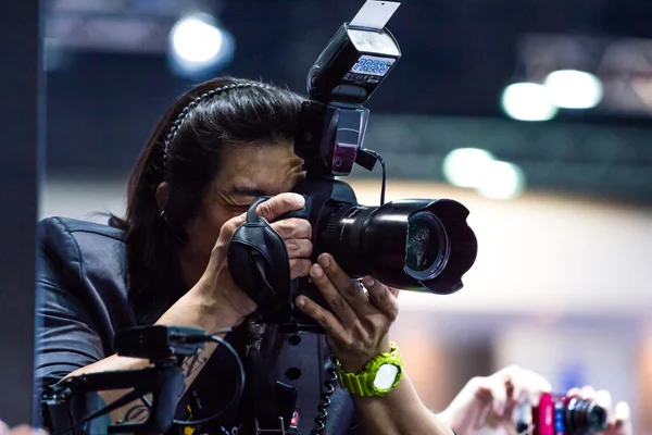 Fotografowie biorący pewien obraz — Zdjęcie stockowe