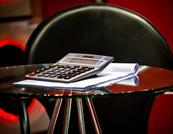 Tabla y la calculadora —  Fotos de Stock