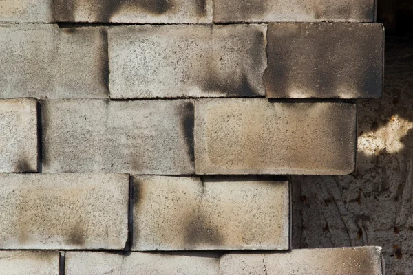 Chimenea en la pared de ladrillo — Foto de Stock