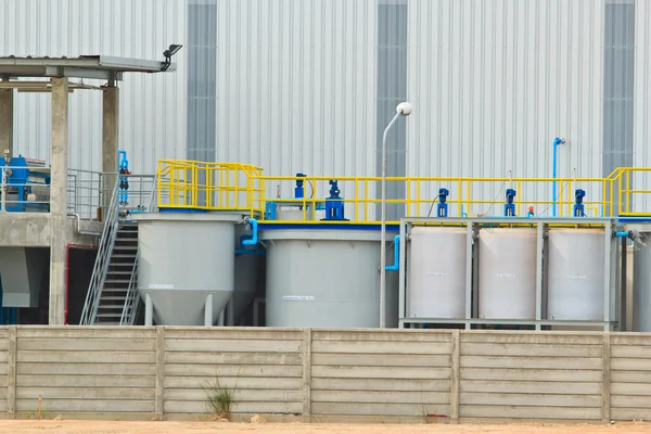 Detalles de una válvula o bomba que forma parte de un complejo industrial —  Fotos de Stock