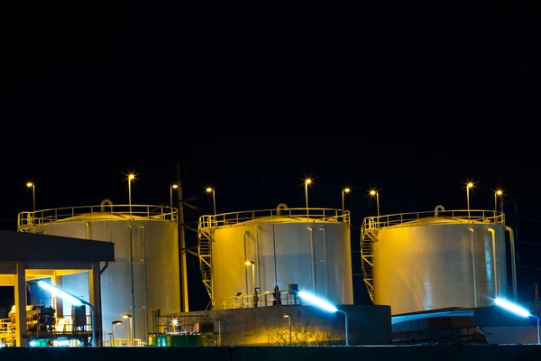 Scena nocy zakładu chemicznego, "chonburi przemysłowej", we — Zdjęcie stockowe