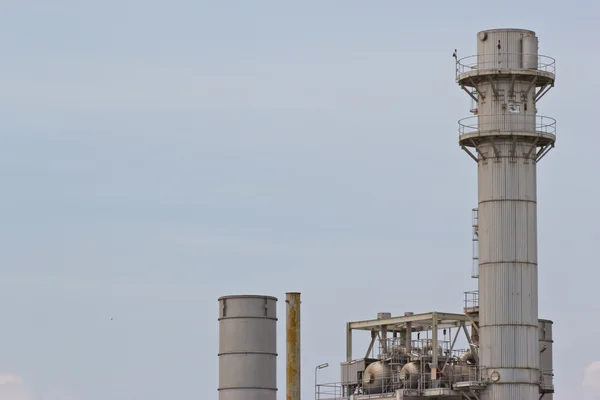 Fumeurs cheminées de l'usine — Photo