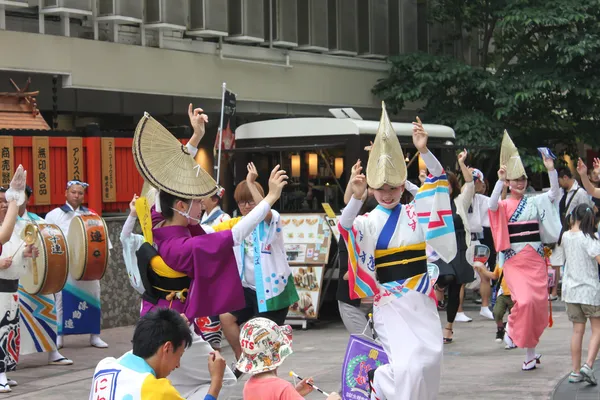 TOKYO, JAPAN-JUNE 2: Fukuro Matsuri festival in Ikebukuro. Contest of Yosakoi — Stock Photo, Image