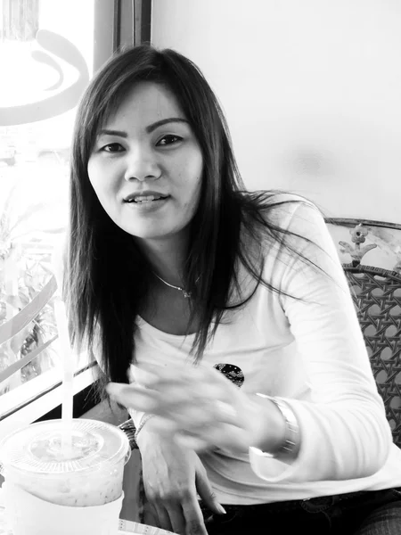 Beautiful young woman drinking Portrait of asian. — Stock Photo, Image