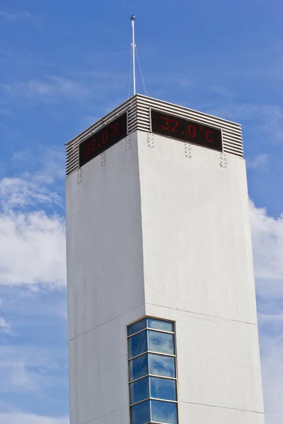 Forme de réservoir de ciment eau triangulaire — Photo