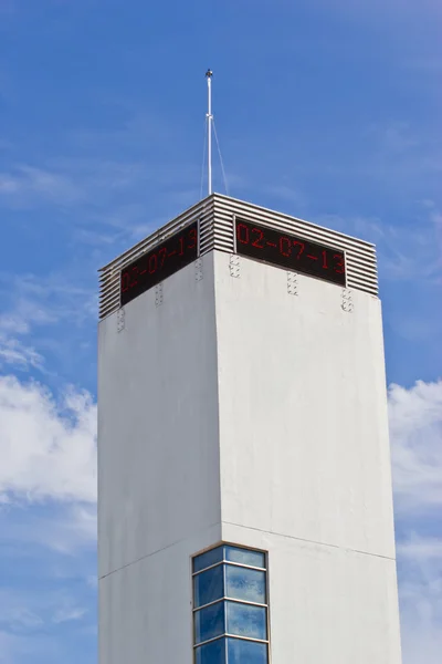 Forme de réservoir de ciment eau triangulaire — Photo