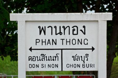 tren istasyonunda chon buri Tayland