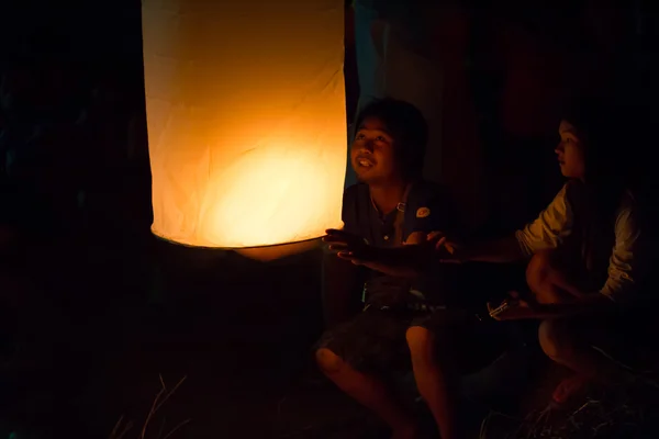 Sky lanterns, Flying Lanterns Festival de kratong Loy de Tailandia —  Fotos de Stock