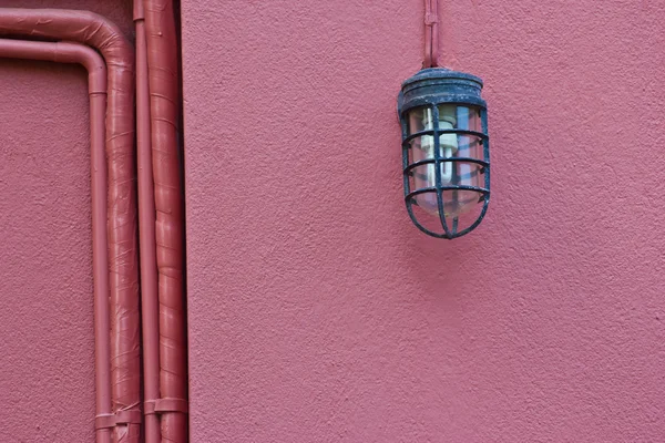 Prachtige vintage lamp op de muur — Stockfoto