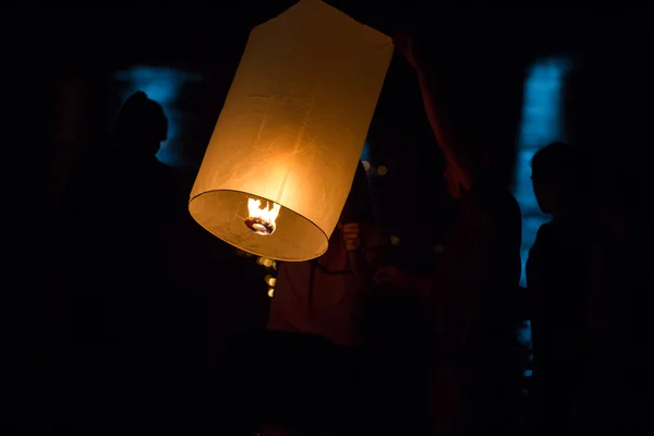 Lanternes du ciel, Lanternes volantes Loy kratong festival de Thaïlande — Photo